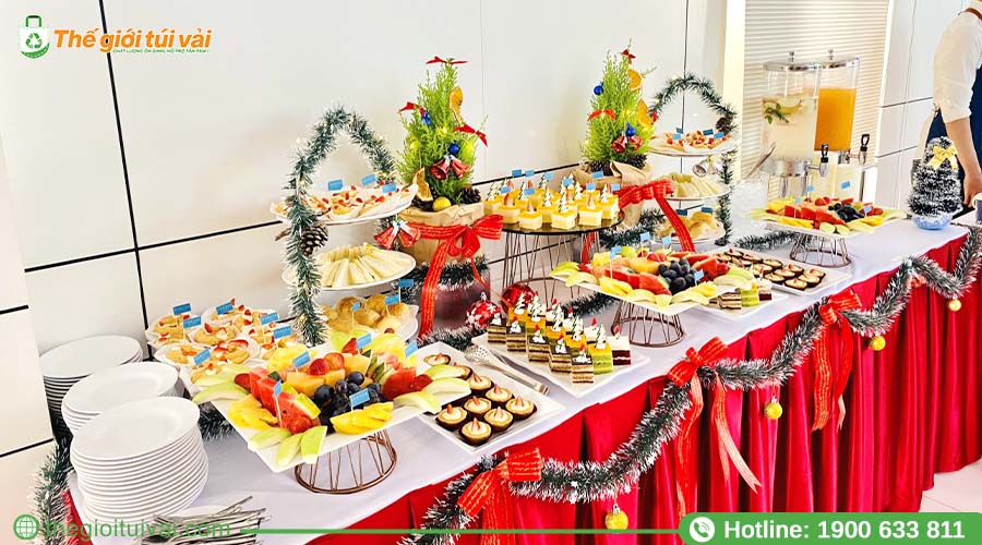 Chuẩn bị đồ uống và đồ ăn nhẹ phù hợp khẩu vị đa số Chuẩn bị đồ uống và đồ ăn nhẹ phù hợp khẩu vị đa số