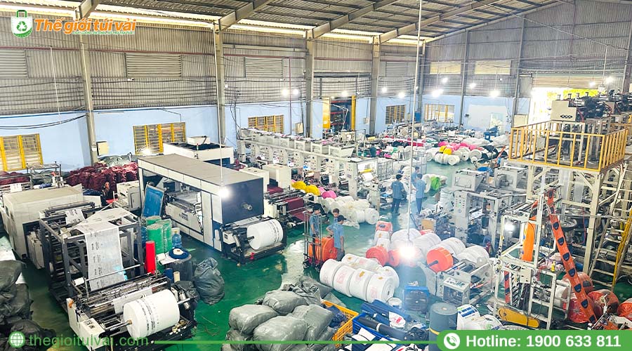 Toàn cảnh nhà máy sản xuất với máy móc hiện đại tại Thế Giới Túi Vải Toàn cảnh nhà máy sản xuất với máy móc hiện đại tại Thế Giới Túi Vải
