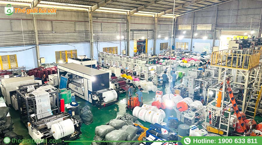 Xưởng may túi vải không dệt với dây chuyền sản xuất quy mô lớn Xưởng may túi vải không dệt với dây chuyền sản xuất quy mô lớn