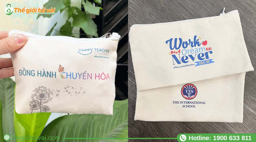 Ví canvas in slogan thương hiệu nổi bật ở mặt trước Ví canvas in slogan thương hiệu nổi bật ở mặt trước