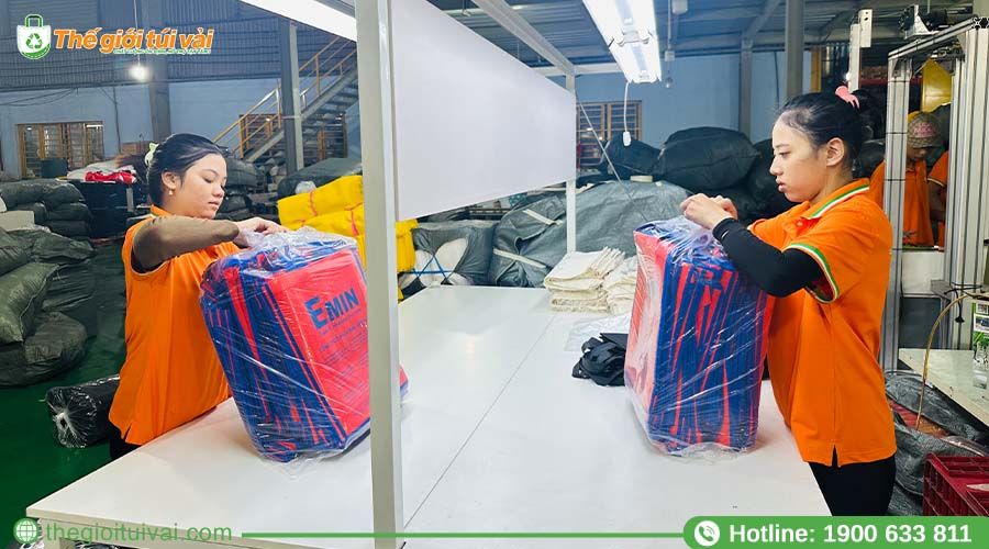Khâu kiểm tra và đóng gói túi vải không dệt Khâu kiểm tra và đóng gói túi vải không dệt