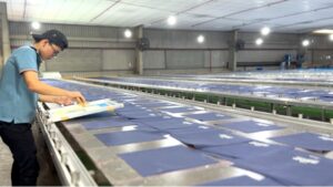 Công Đoạn In Lụa Tại Nhà Máy Thế Giới Túi Vải thumbnail