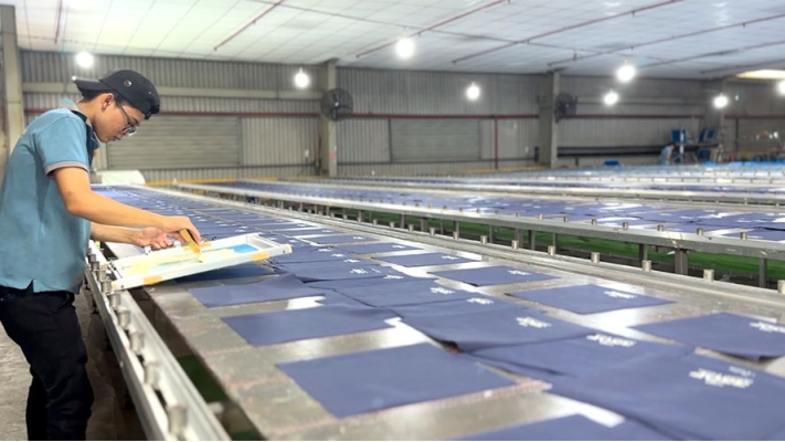 Công Đoạn In Lụa Tại Nhà Máy Thế Giới Túi Vải thumbnail