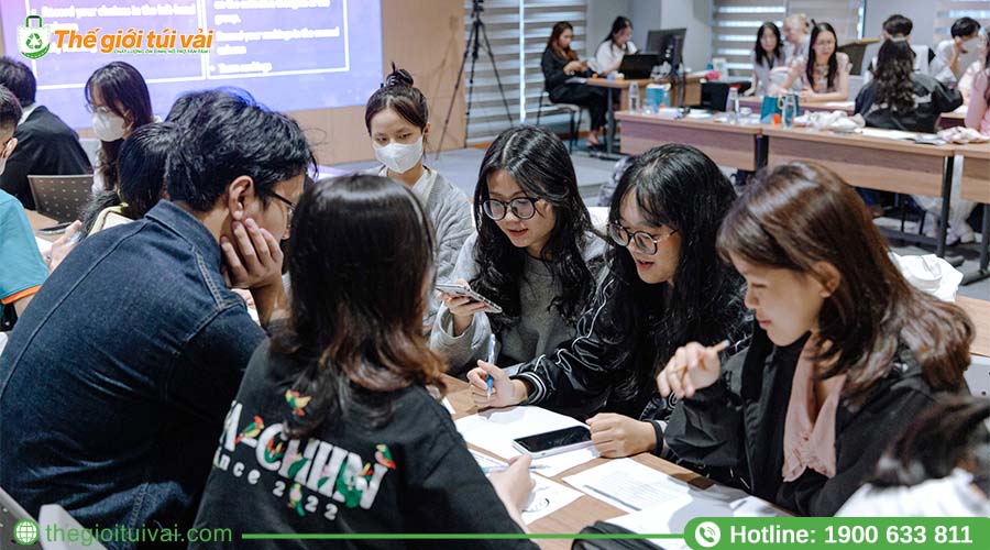 Học viên tích cực tham gia hoạt động nhóm Học viên tích cực tham gia hoạt động nhóm