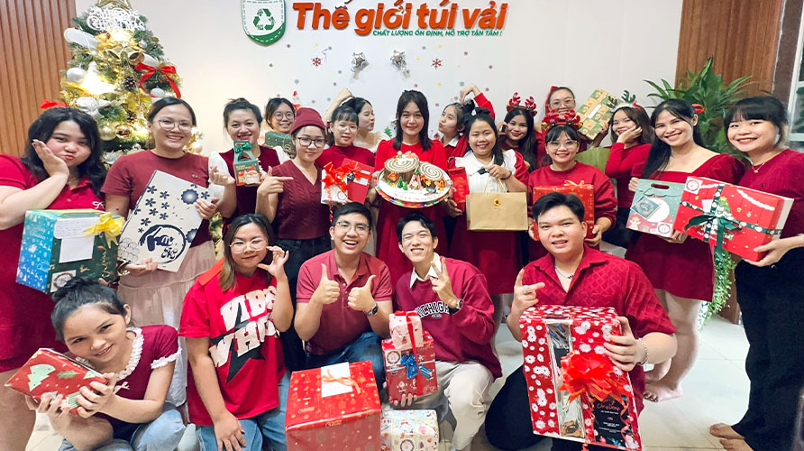 Hoạt Động Noel Giáng Sinh Tràn Ngập Tiếng Cười thumbnail