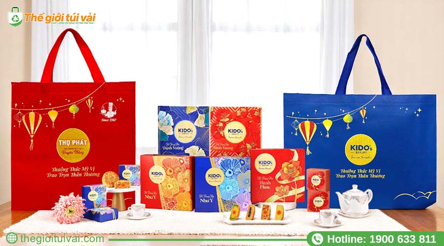 Set hộp bánh, túi vải, thiệp chúc mừng cùng tone màu Set hộp bánh, túi vải, thiệp chúc mừng cùng tone màu