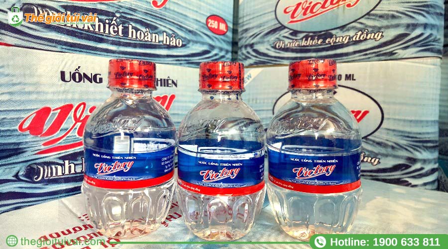 Nước uống đóng chai miễn phí đặt sẵn trong phòng Nước uống đóng chai miễn phí đặt sẵn trong phòng