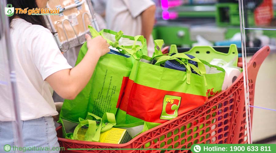 Bộ túi PP dệt với màu sắc đồng bộ thương hiệu siêu thị Bộ túi PP dệt với màu sắc đồng bộ thương hiệu siêu thị