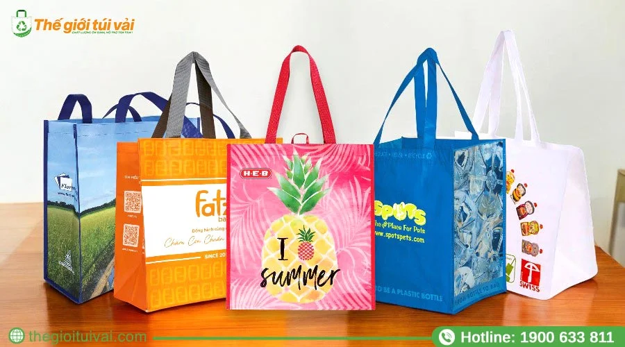 In hình ảnh logo lên túi vải không dệt cán màng bằng in lụa In hình ảnh logo lên túi vải không dệt cán màng bằng in lụa