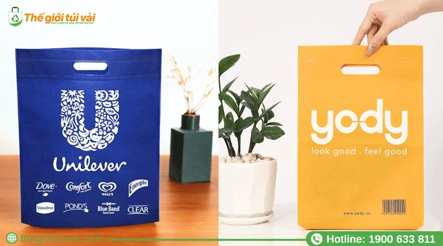 Túi vải được dùng để đựng sản phẩm quần áo thời trang Túi vải được dùng để đựng sản phẩm quần áo thời trang