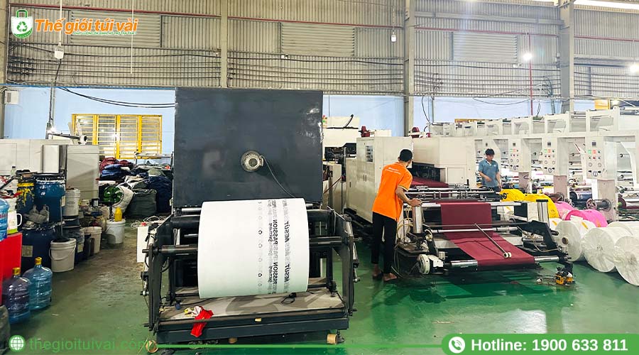 Dây chuyền sản xuất đang hoạt động trơn tru Dây chuyền sản xuất đang hoạt động trơn tru