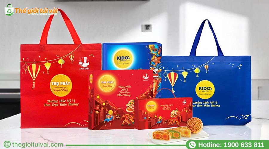 Hộp bánh kết hợp túi vải họa tiết đồng bộ Hộp bánh kết hợp túi vải họa tiết đồng bộ