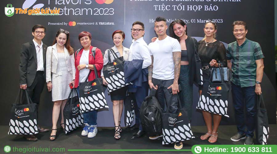 Túi canvas được sử dụng làm quà tặng kèm tại sự kiện Túi canvas được sử dụng làm quà tặng kèm tại sự kiện