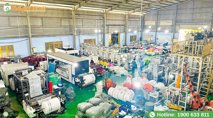 Quy mô nhà máy rộng lớn, máy móc công nghệ hiện đại Quy mô nhà máy rộng lớn, máy móc công nghệ hiện đại