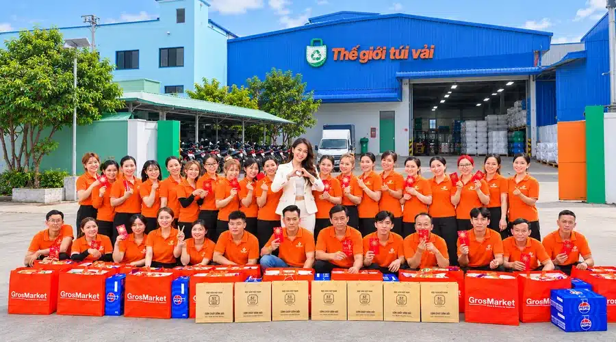 Tập thể công nhân viên tại Thế Giới Túi Vải